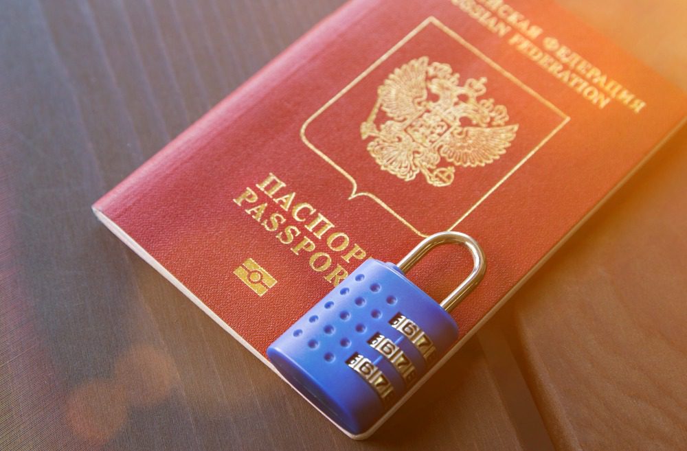 Какой загранпаспорт лучше оформить старого или нового образца