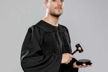 Какая заплата у судьи в России?